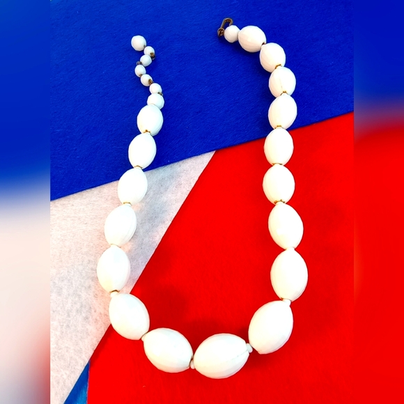 Vintage Monet White Plastic Faceted Patterned Bead Necklace - Picture 1 of 7